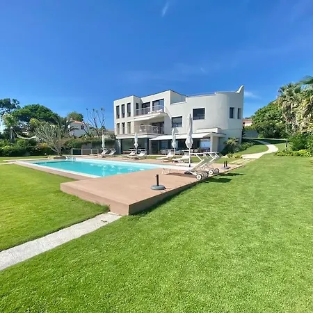 Villa Seafront Splendor
