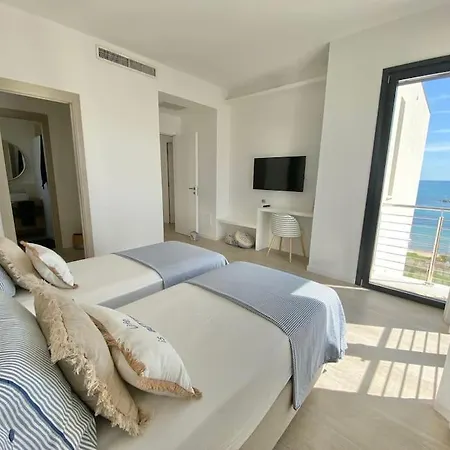 Villa Seafront Splendor