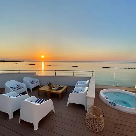 Villa Seafront Splendor *