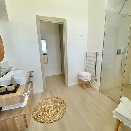 Villa Seafront Splendor